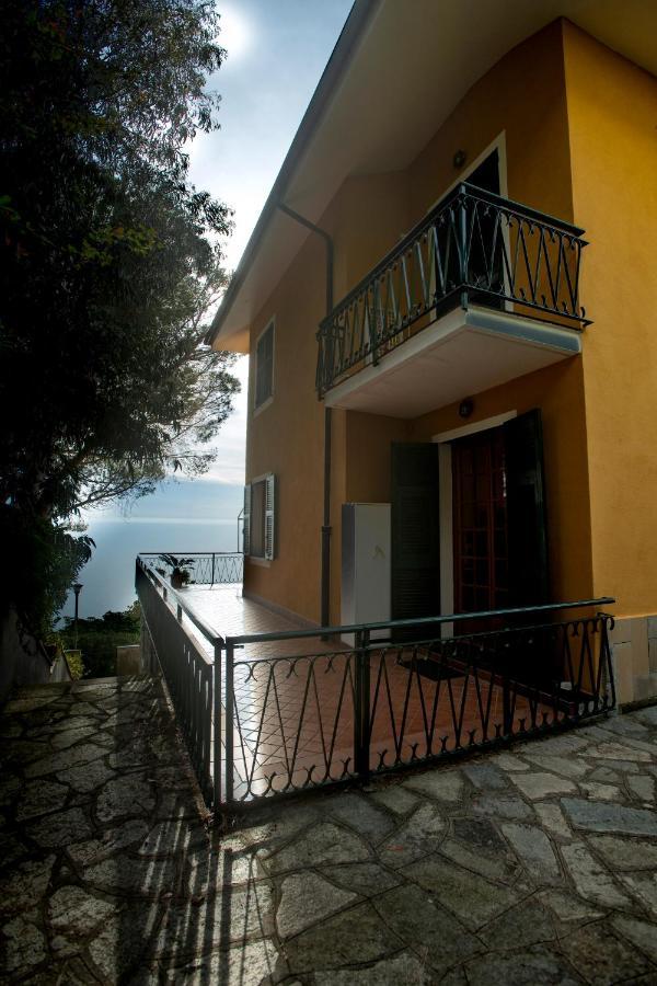080 - La Villa Storica Il Vigneto 45B, Terrazza Sul Mare - Parcheggio Privato Gratis モネーリア エクステリア 写真